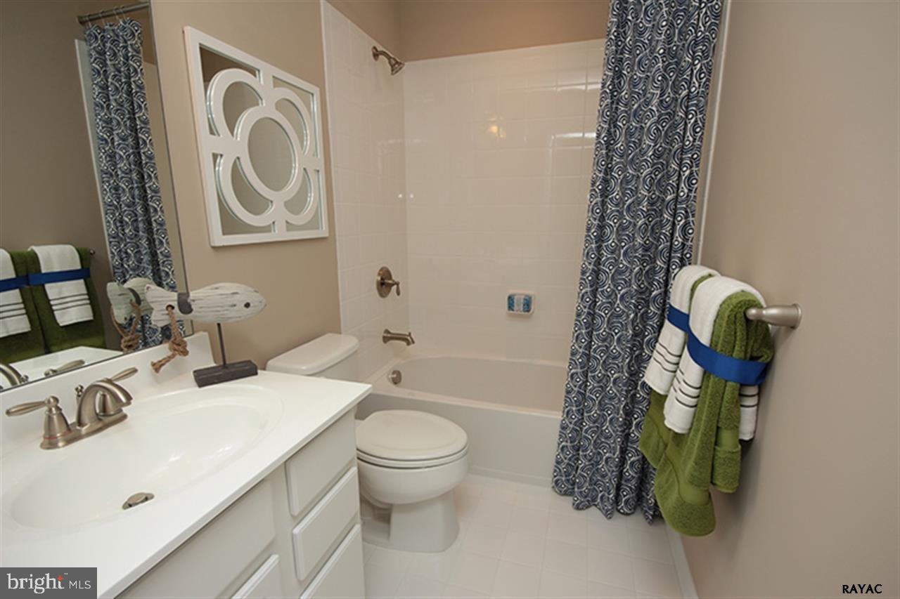 771 Countryside Road, Unit LR Seven Valleys, PA 17360 - Photo 4 of 18 Gallery Image 4