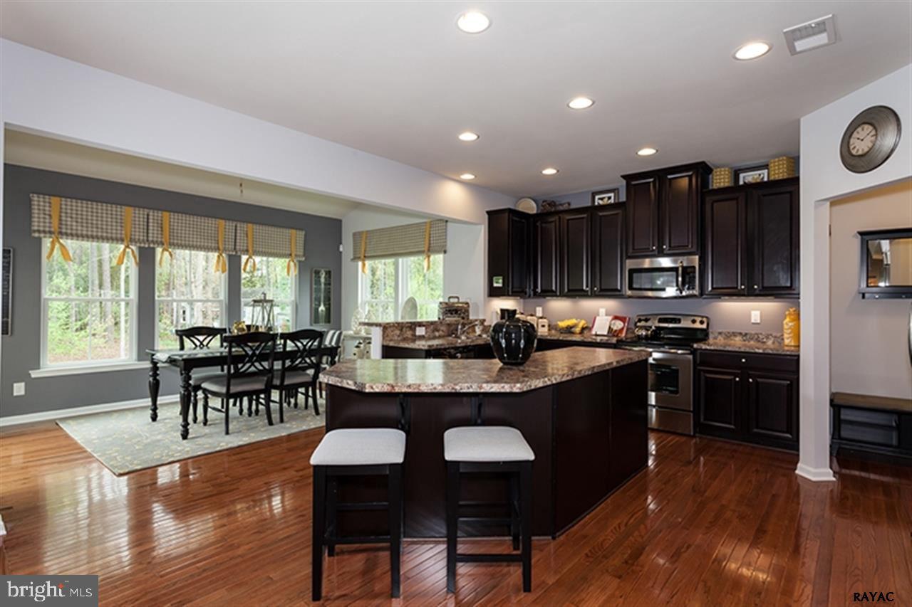 771 Countryside Road, Unit LR Seven Valleys, PA 17360 - Photo 6 of 18 Gallery Image 6