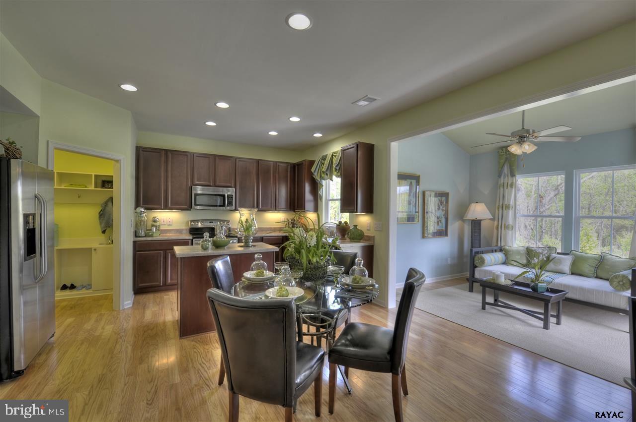 771 Countryside Road, Unit LR Seven Valleys, PA 17360 - Photo 7 of 18 Gallery Image 7