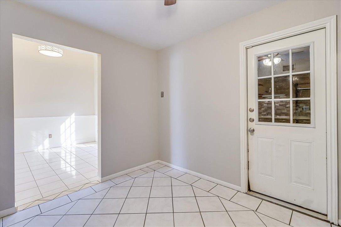 2938 River Crest Road Corpus Christi, TX 78415 - Photo 18 of 39 a view of an empty room