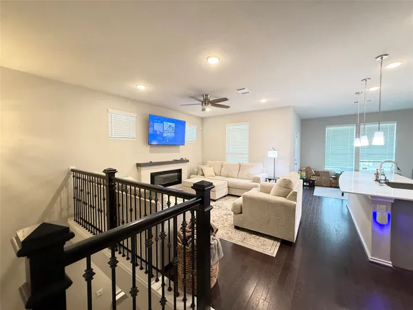 $2,350 | 10947 Cannes Memorial Drive, Houston, TX 77043