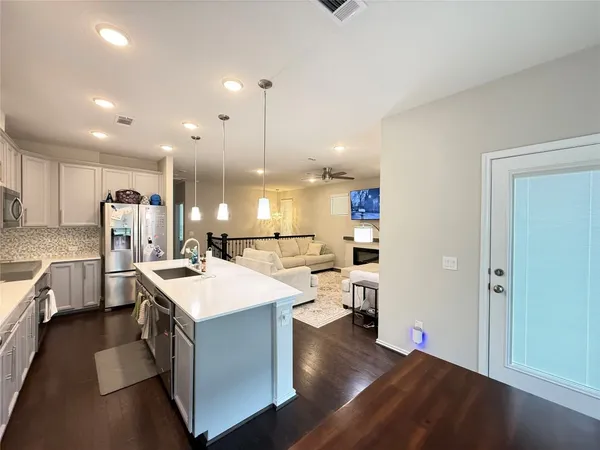 $2,350 | 10947 Cannes Memorial Drive, Houston, TX 77043