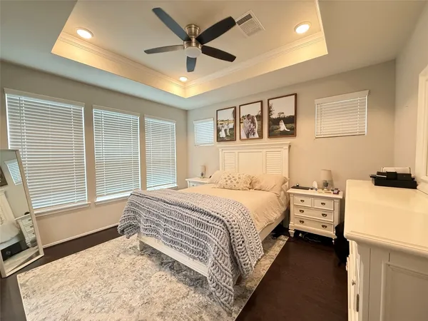 $2,350 | 10947 Cannes Memorial Drive, Houston, TX 77043