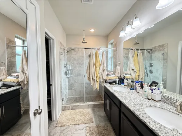 $2,350 | 10947 Cannes Memorial Drive, Houston, TX 77043