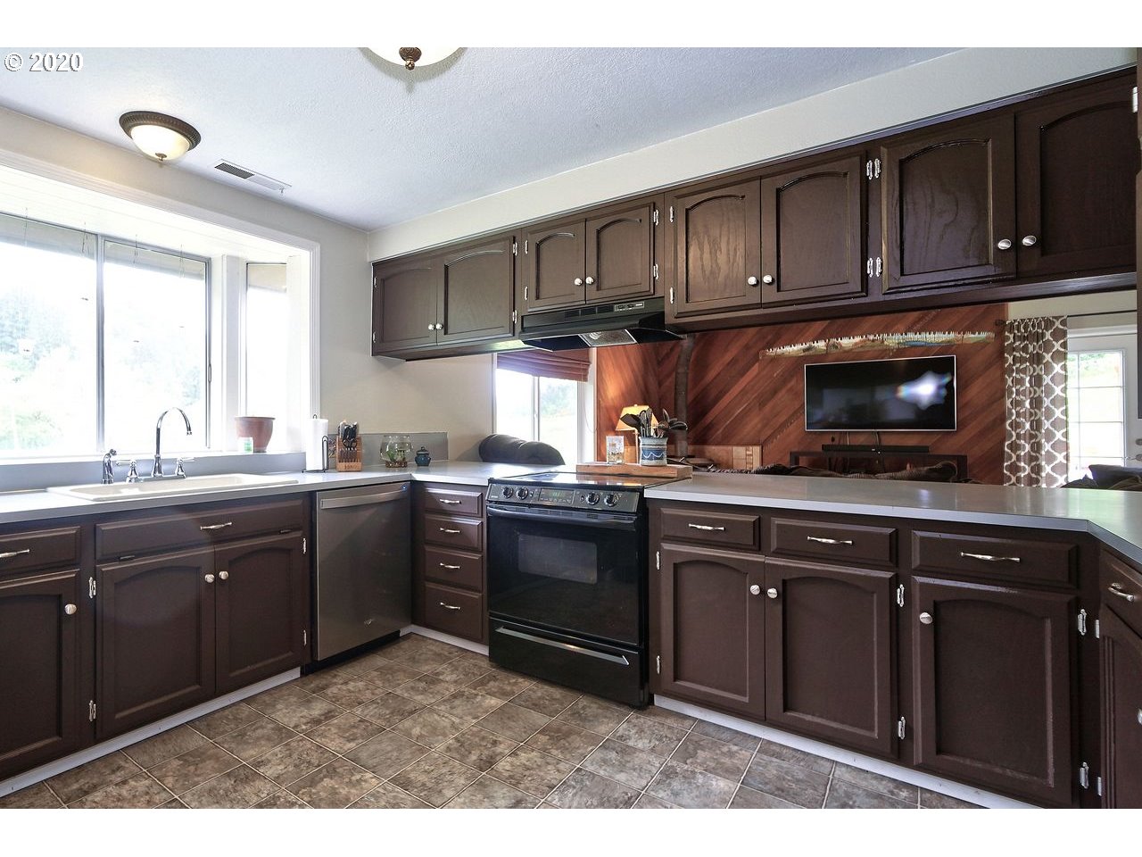 16705 Southwest Gopher Valley Road Sheridan, OR 97378 - Photo 8 of 32 Gallery Image 8