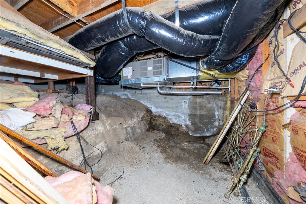 26785 Hopkins Road Idyllwild, CA 92549 - Photo 29 of 46 a view of entryway with a front door