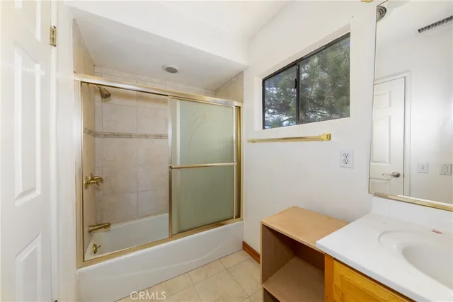 a view of entryway with a front door