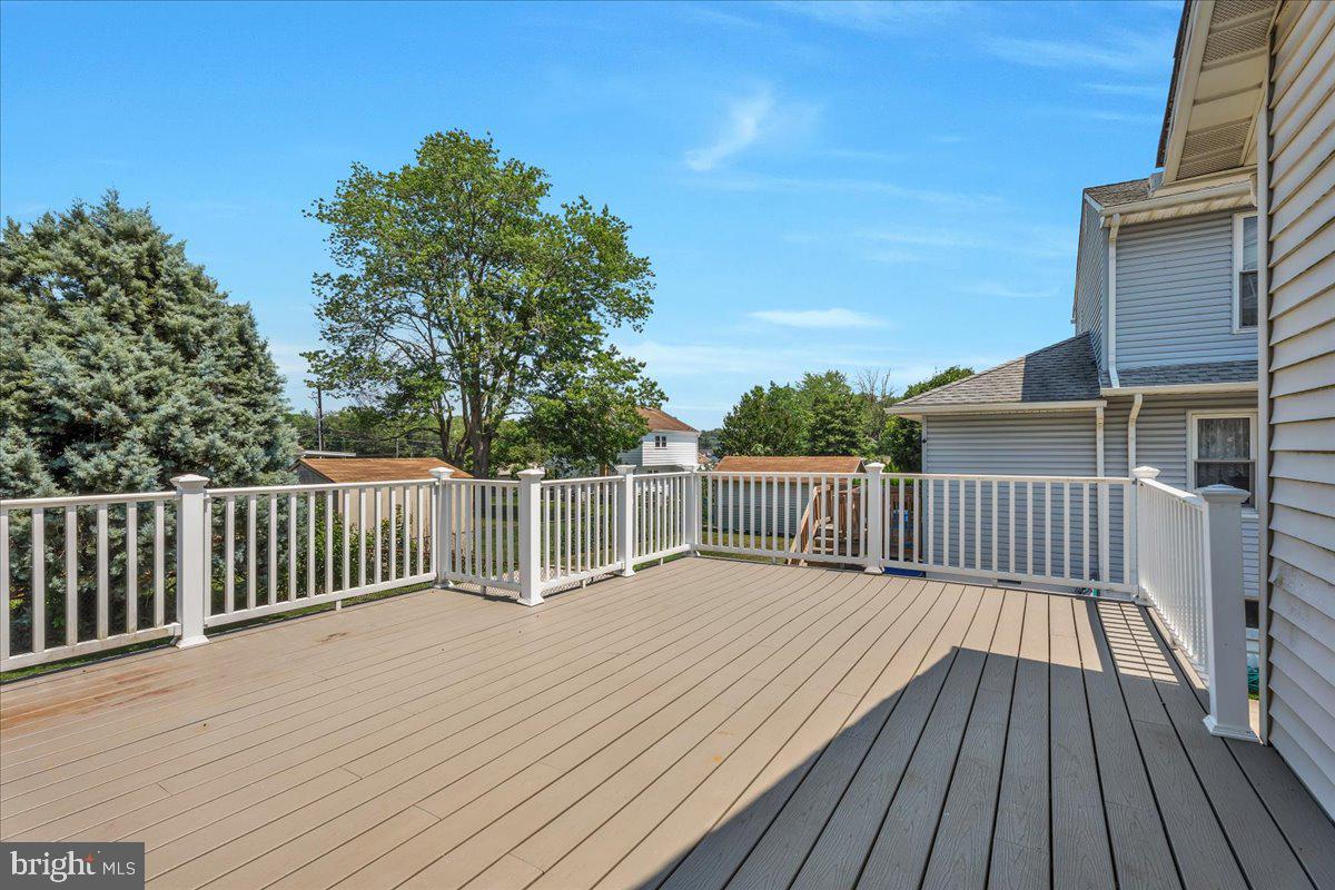 211 South Cedar Avenue Maple Shade, NJ 08052 - Photo 21 of 34 Large composite rear entertainment deck