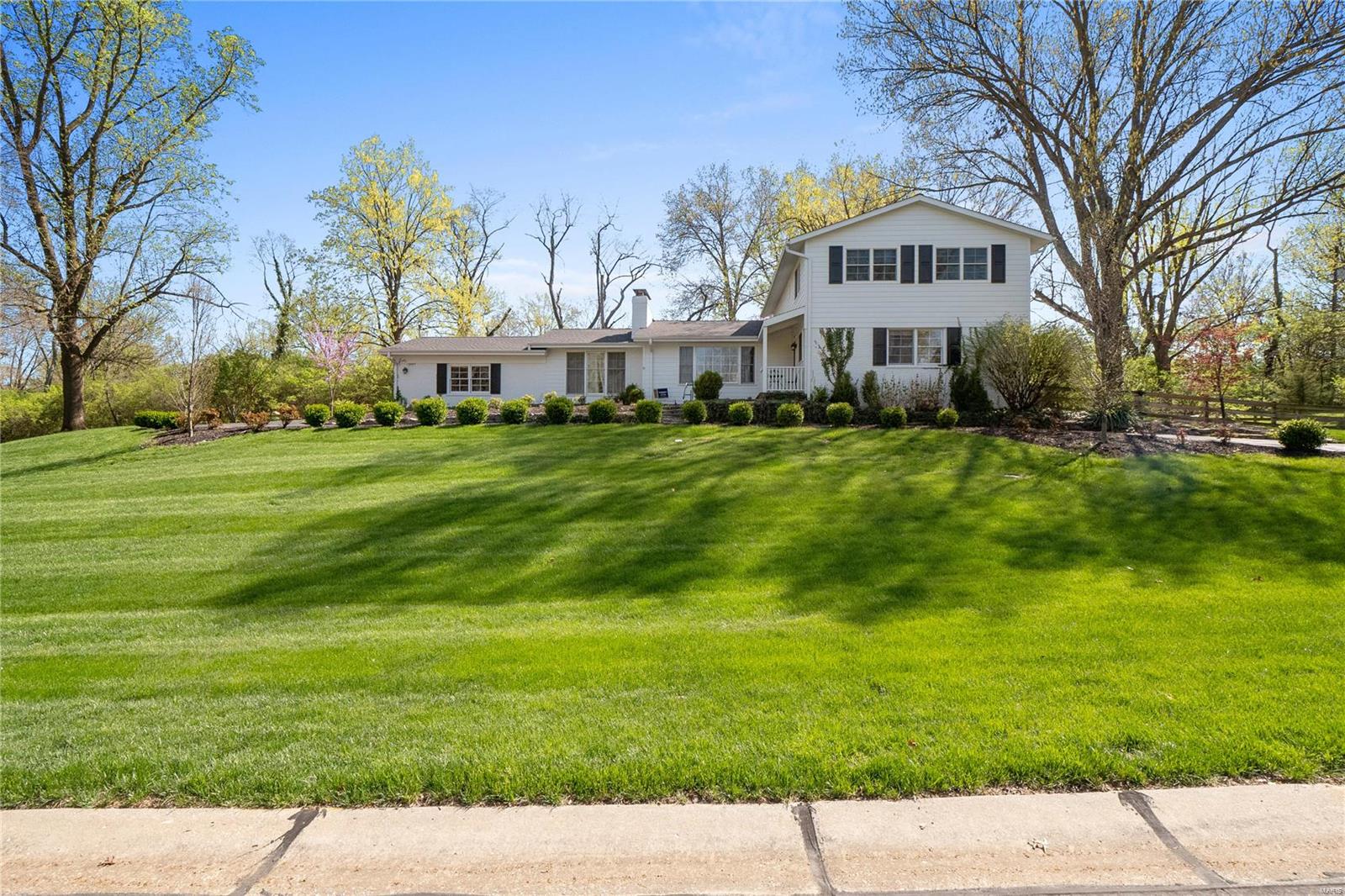 3 Ranch Lane St. Louis, MO 63131 - Photo 3 of 32 Gallery Image 3
