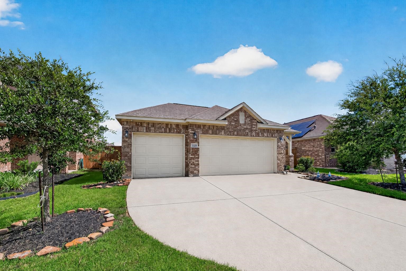 1329 Red Hills Drive Rosharon, TX 77583 - Photo 1 of 27