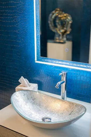 $12,000 | 1155 North Gulfstream Avenue, Unit 1607, Sarasota, FL 34236