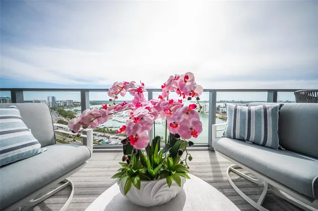 $12,000 | 1155 North Gulfstream Avenue, Unit 1607, Sarasota, FL 34236