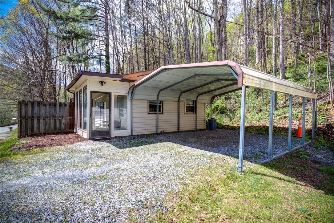 129 J L Norris Drive Boone, NC 28607 - Photo 5 of 35