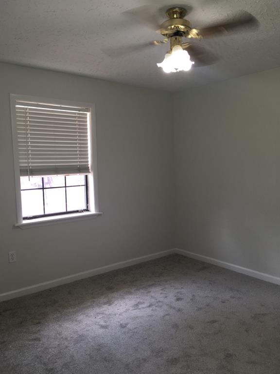 13403 Highway 157 Haughton, LA 71037 - Photo 12 of 40 an empty room with a window