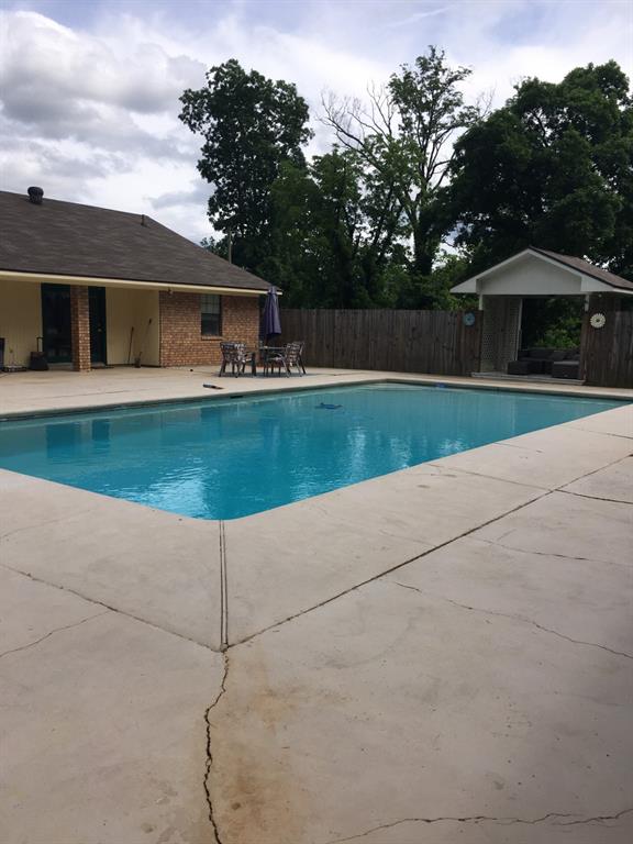 13403 Highway 157 Haughton, LA 71037 - Photo 32 of 40 a front view of a house with garden
