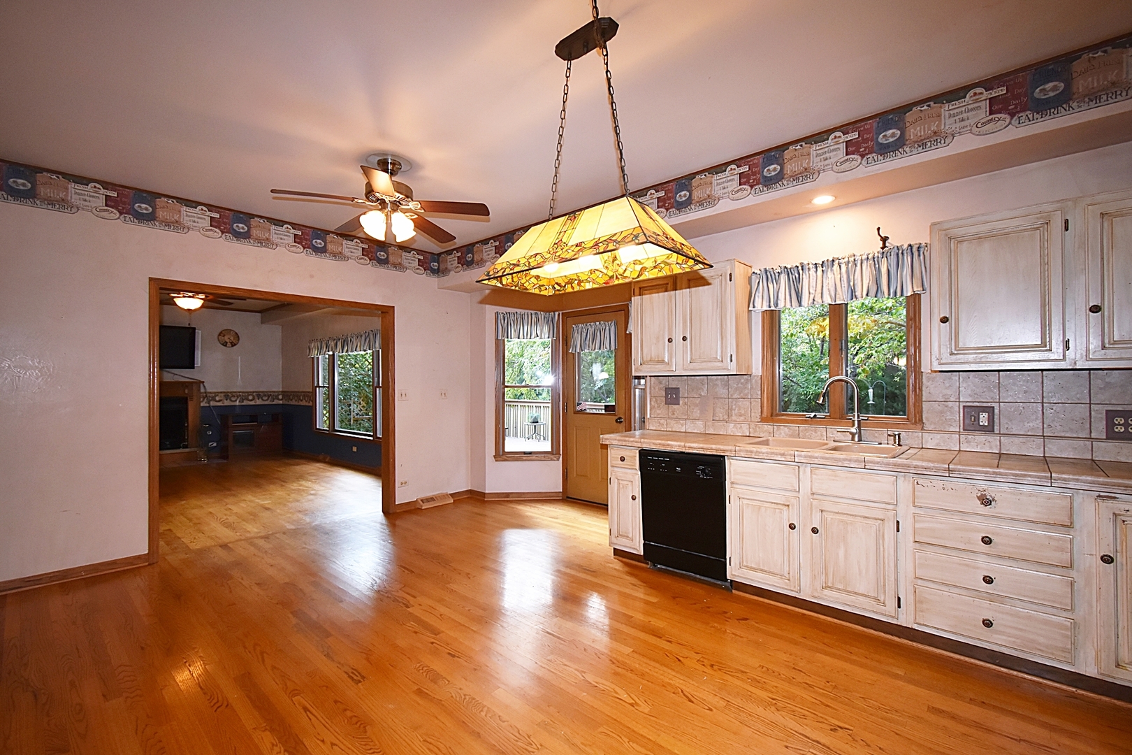 1590 Church Road Aurora, IL 60505 - Photo 12 of 48 Gallery Image 12