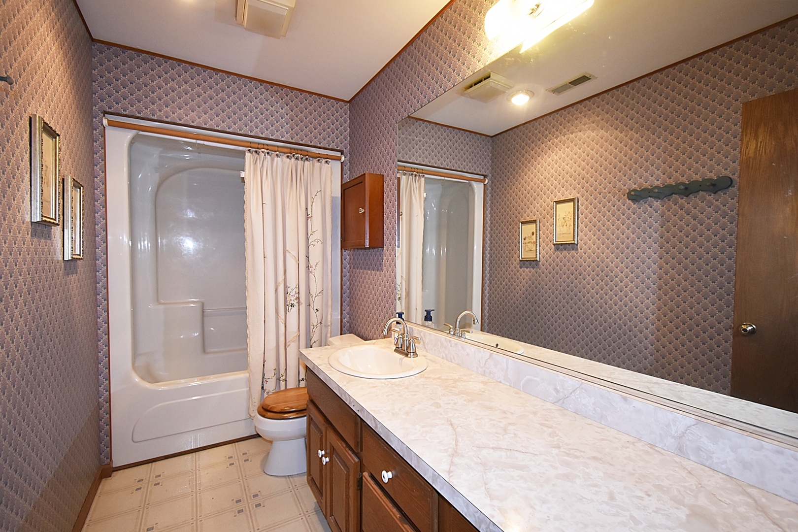 1590 Church Road Aurora, IL 60505 - Photo 34 of 48 Gallery Image 34