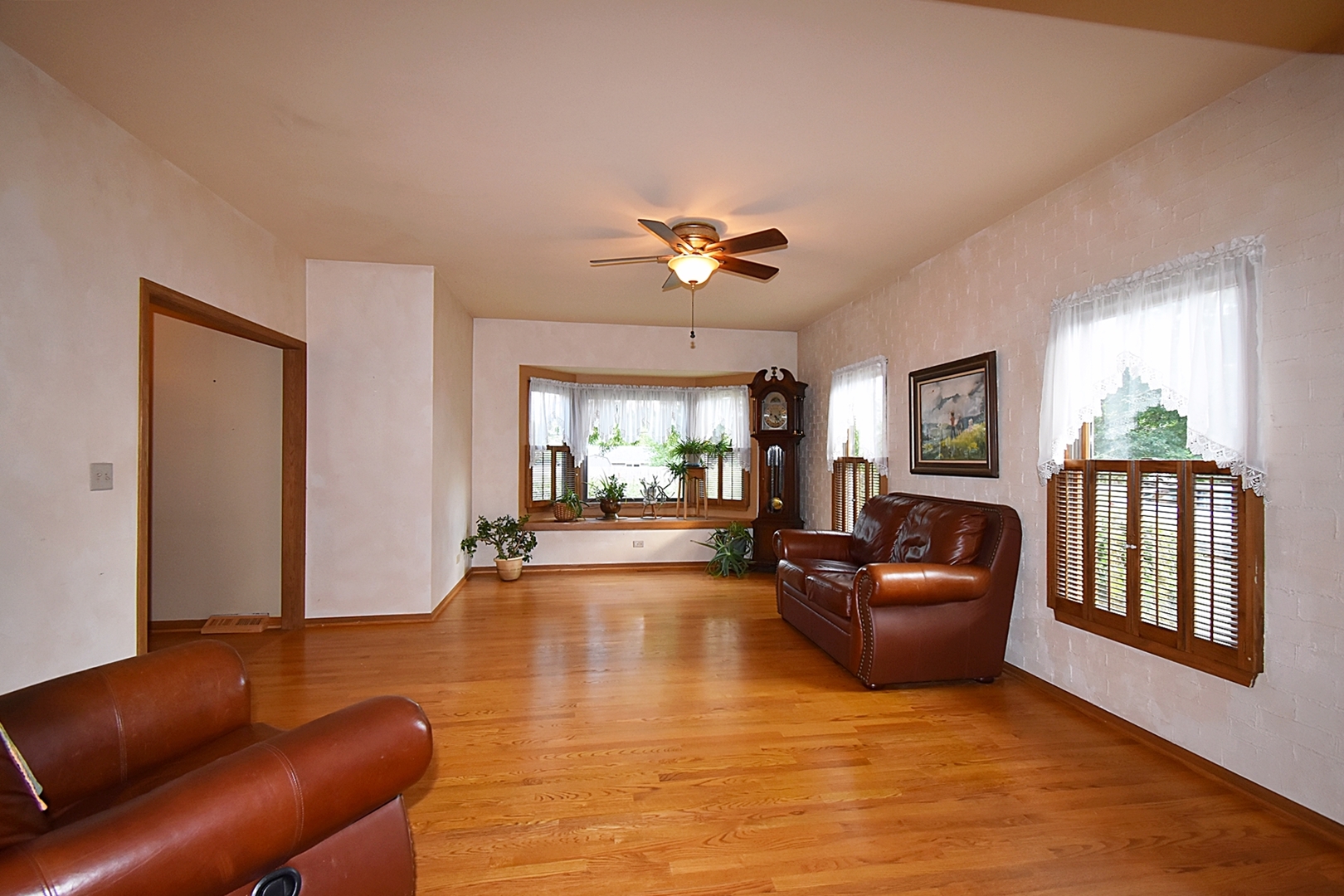 1590 Church Road Aurora, IL 60505 - Photo 8 of 48 Gallery Image 8
