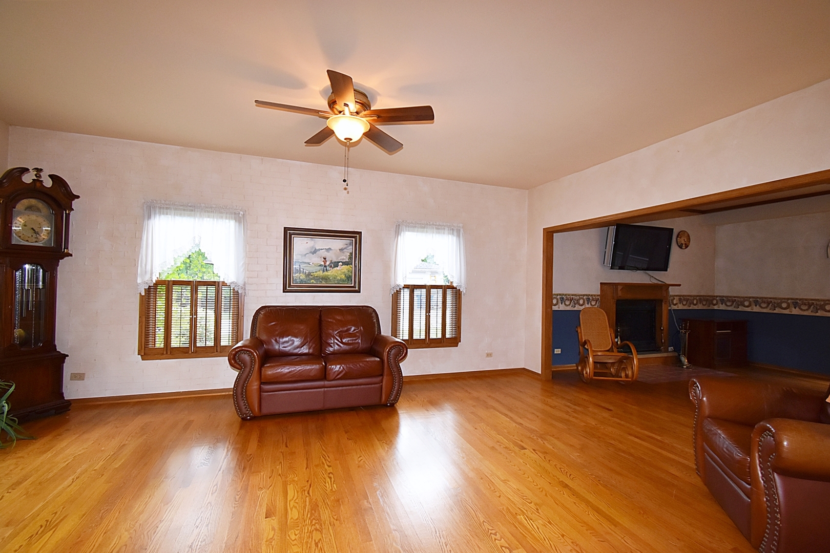 1590 Church Road Aurora, IL 60505 - Photo 9 of 48 Gallery Image 9