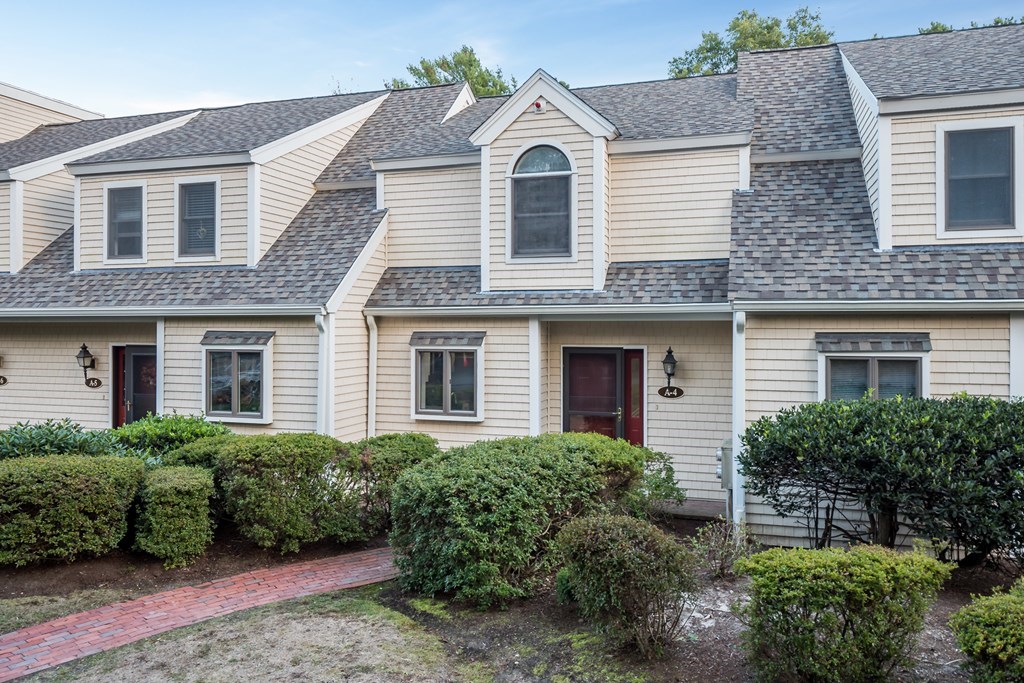 4 Shellback Way, Unit A4 Mashpee, MA 02649 - Photo 2 of 30 a front view of a house with garden