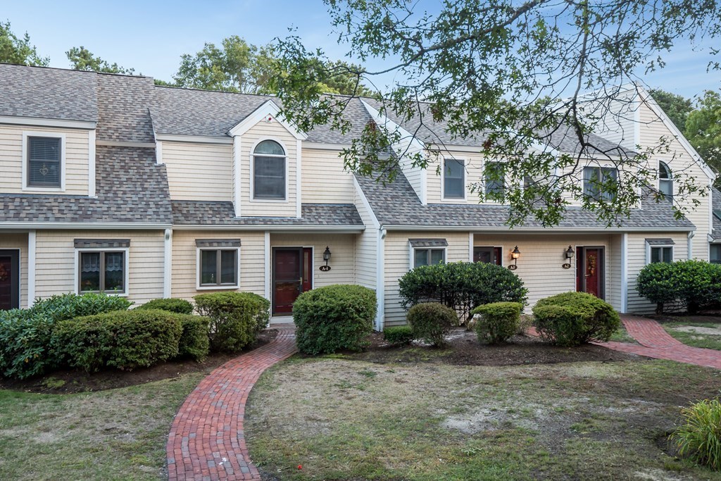 4 Shellback Way, Unit A4 Mashpee, MA 02649 - Photo 29 of 30 a front view of a house with yard and green space