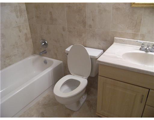 9272 Southwest 3rd Street, Unit 410 Boca Raton, FL 33428 - Photo 6 of 9 Master Bath