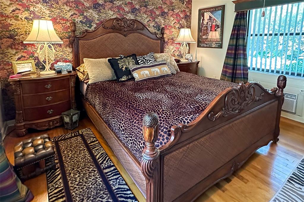 3751 Southeast 3rd Avenue Ocala, FL 34480 - Photo 44 of 100 a bed sitting in a bedroom next to a window