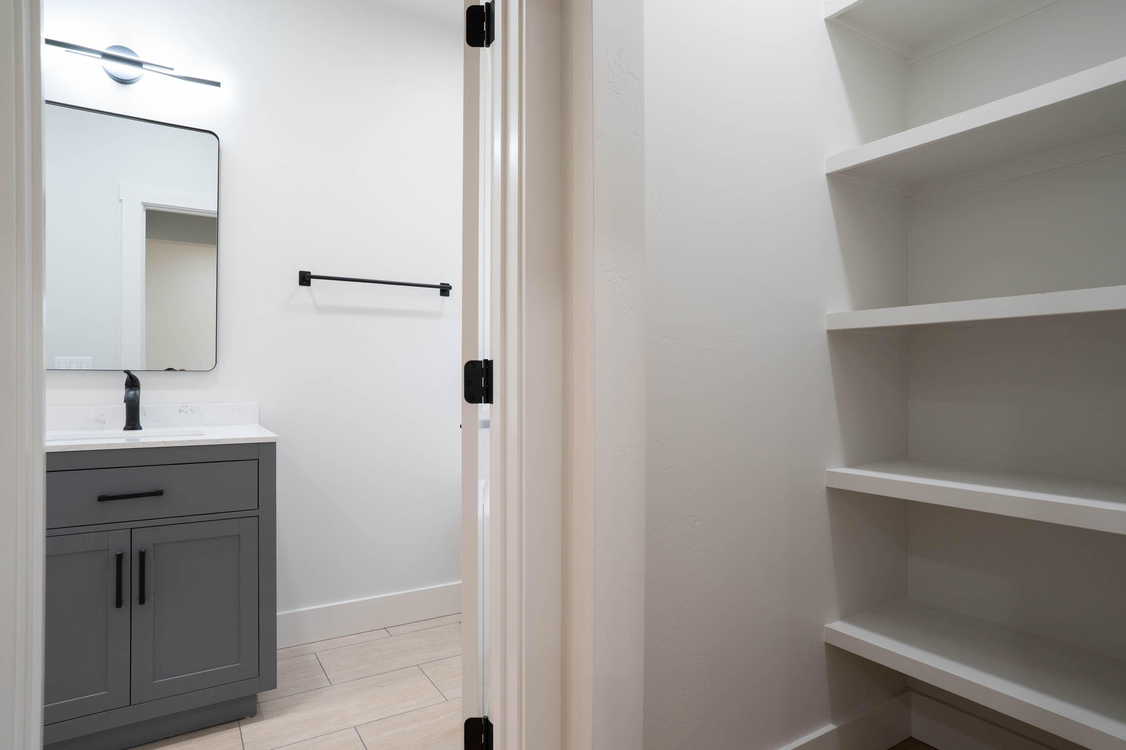 124 Cowcatcher Loop Bellevue, ID 83313 - Photo 13 of 57 Primary Ensuite Bath & Closet