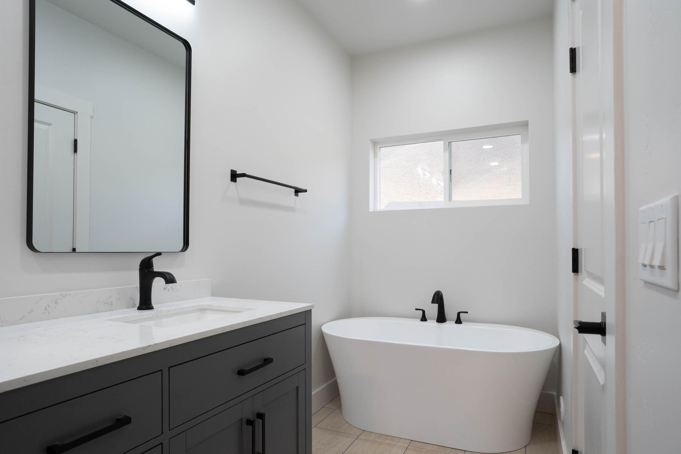 124 Cowcatcher Loop Bellevue, ID 83313 - Photo 14 of 57 Primary Ensuite Bathroom