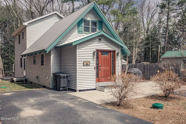 $654,900 | 143 Lakeview Avenue, Mayfield, NY 12117