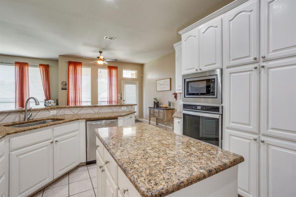 779 Little Ridge Court Burleson, TX 76028 - Photo 11 of 40