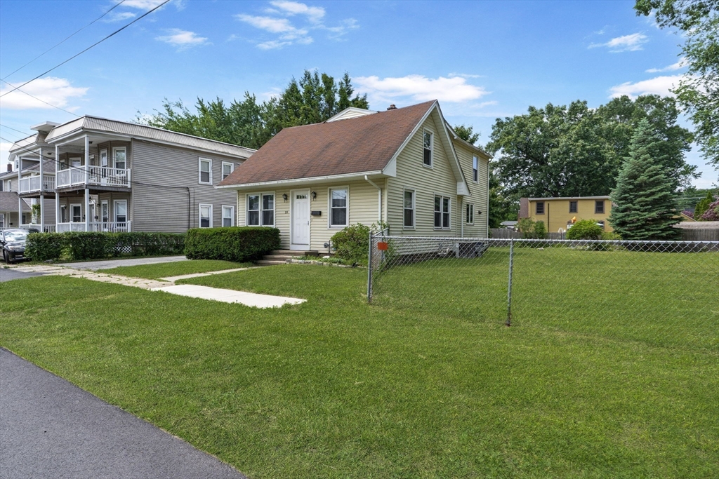 25 Prince Avenue West Springfield, MA 01089 - Photo 4 of 31