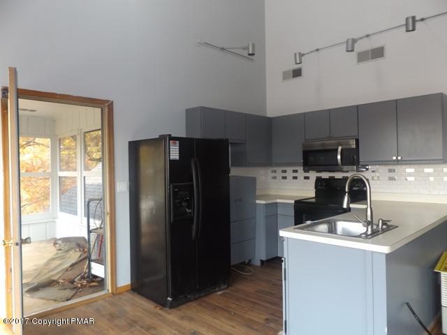 3580 High Crest Road Canadensis, PA 18325 - Photo 2 of 10 kitcheb