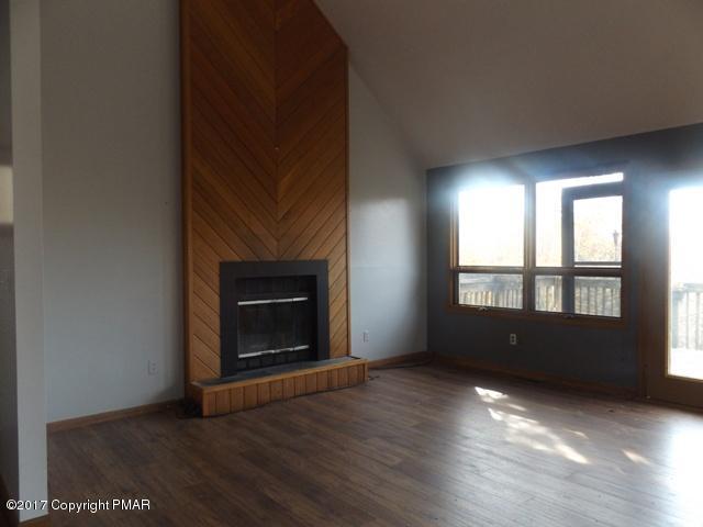 3580 High Crest Road Canadensis, PA 18325 - Photo 3 of 10 livingrm