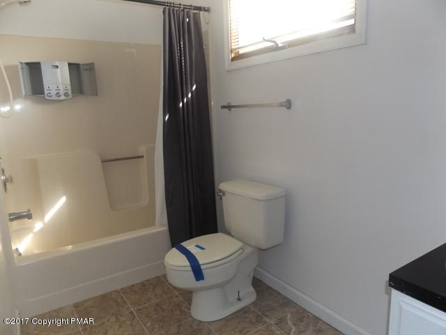 3580 High Crest Road Canadensis, PA 18325 - Photo 4 of 10 mainbathphoto2