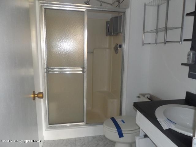 3580 High Crest Road Canadensis, PA 18325 - Photo 5 of 10 masterbath