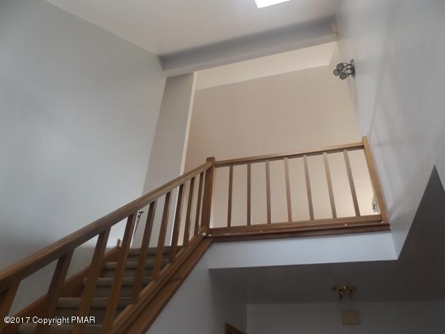 3580 High Crest Road Canadensis, PA 18325 - Photo 7 of 10 staircase