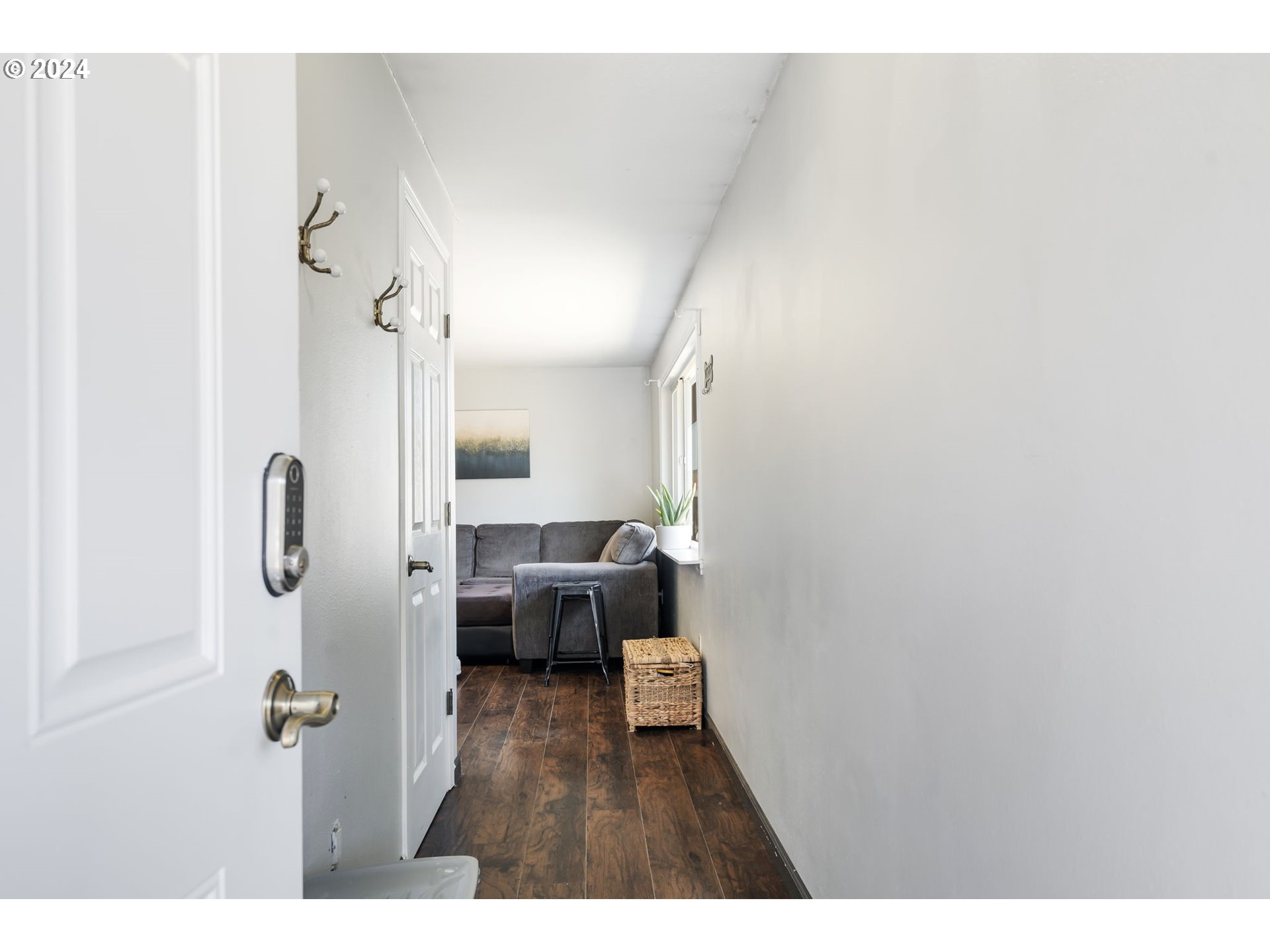 8711 Southeast Jannsen Road Portland, OR 97267 - Photo 8 of 41 Gallery Image 8