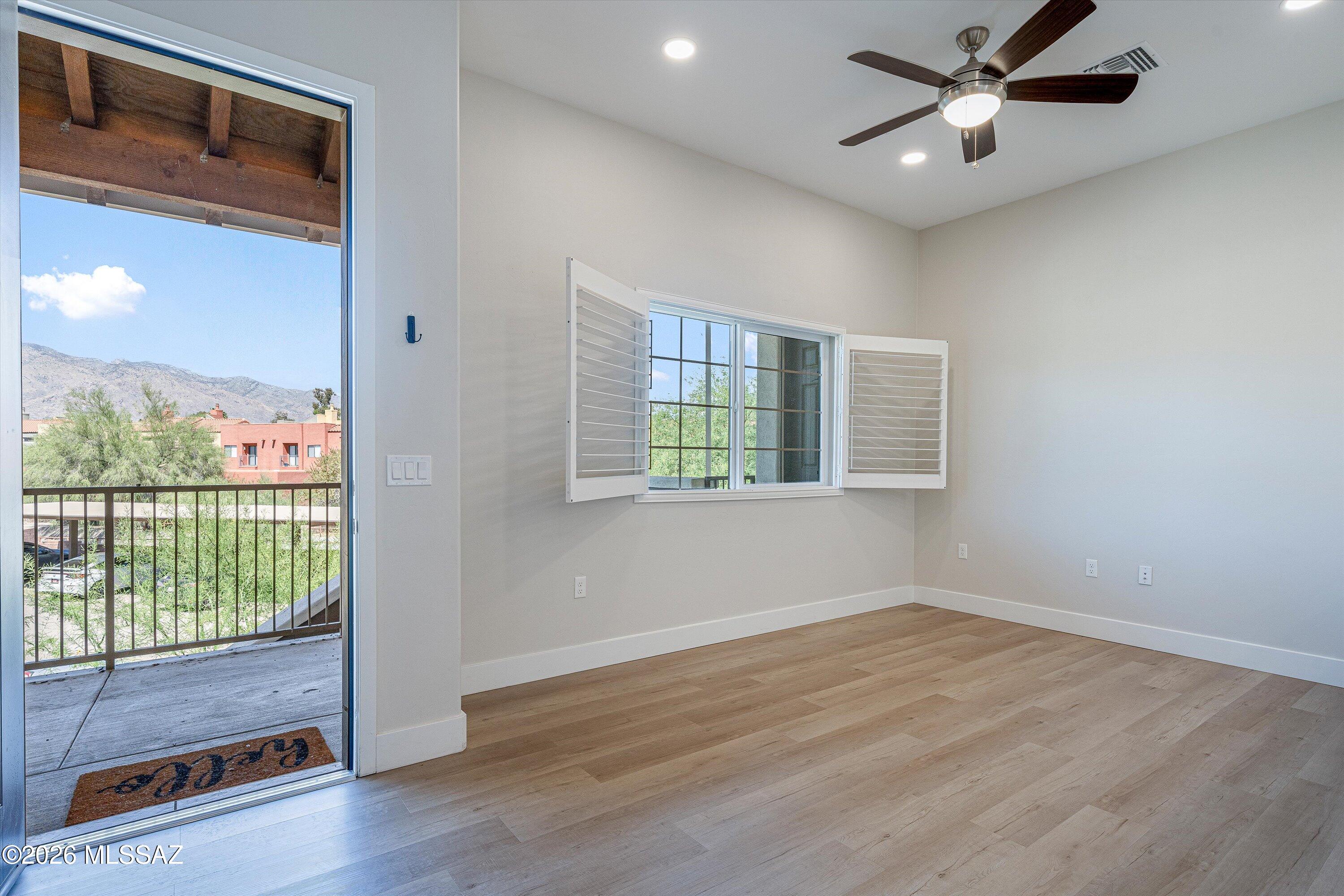 2042 East River Road, Unit 204 Tucson, AZ 85718 - Photo 8 of 28 07-Living Area