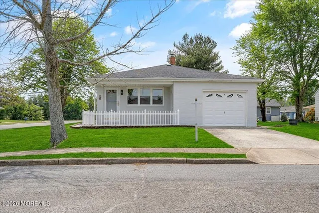 $400,000 | 2 Van Gogh Street, Toms River, NJ 08757