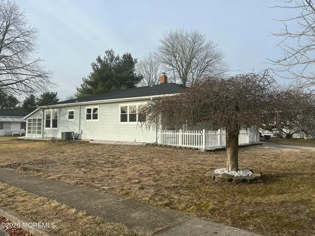 $400,000 | 2 Van Gogh Street, Toms River, NJ 08757
