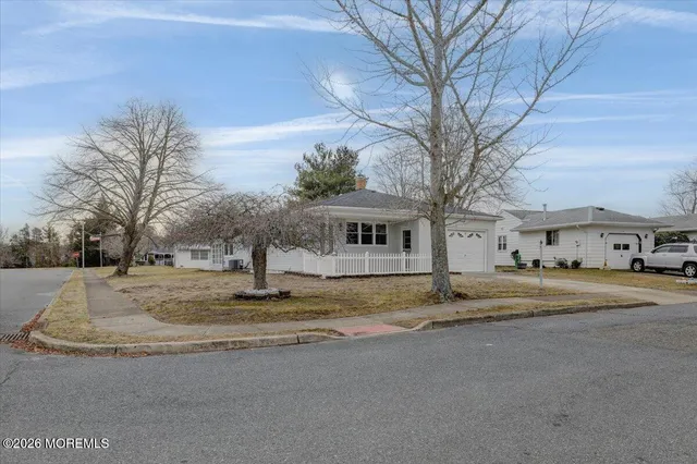 $400,000 | 2 Van Gogh Street, Toms River, NJ 08757