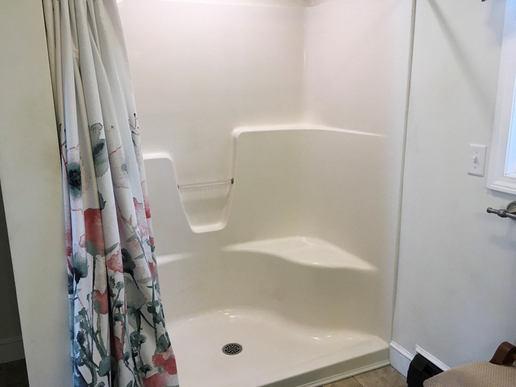 320 Putnam Hill Road Sutton, MA 01590 - Photo 22 of 40 a bathroom with a shower