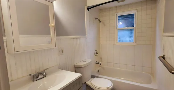 $1,250 | 2007 Tracy Street, Unit 1, Endicott, NY 13760