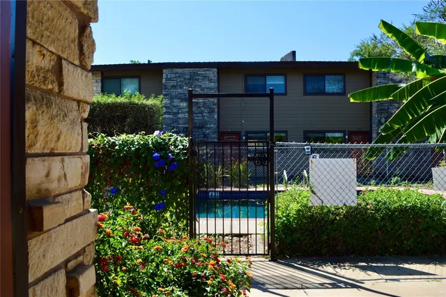 $1,150 | 5001 Bull Creek Road, Unit 103, Austin, TX 78731