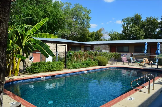 $1,150 | 5001 Bull Creek Road, Unit 103, Austin, TX 78731