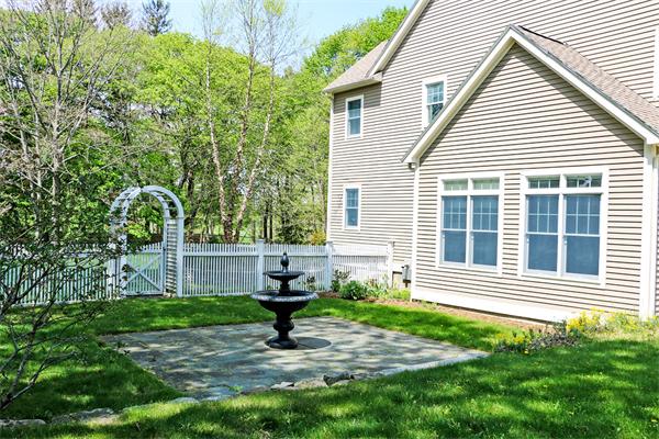 1045 Bay Road Hamilton, MA 01982 - Photo 3 of 27