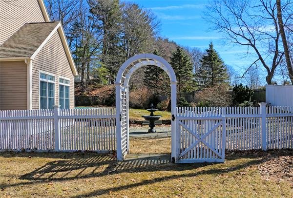 1045 Bay Road Hamilton, MA 01982 - Photo 4 of 27