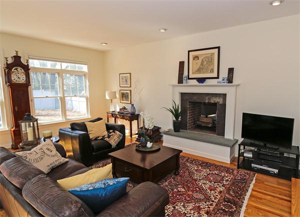 1045 Bay Road Hamilton, MA 01982 - Photo 9 of 27