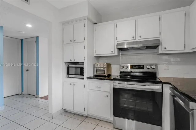$319,000 | 182 Lakeview Drive, Unit 204, Weston, FL 33326